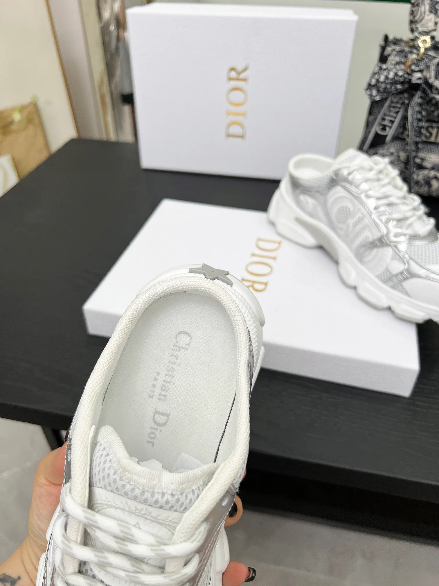p560🐮🐮This Dior Chrono sports half slipper reinterprets running shoes with Dior's haute couture style. Gray mesh fabric is paired with tonal suede calfskin panels, the CD logo on the side, the star patch on the tongue and the Dior logo on the heel, all in classic fine detail. Featuring two-tone laces and a lightweight sole with star graphics, they can be worn year-round. Size: Women’s size 35-41 (35/42 can be customized) Men’s size 40-46 (men’s version is being printed) Color: 12 colors available